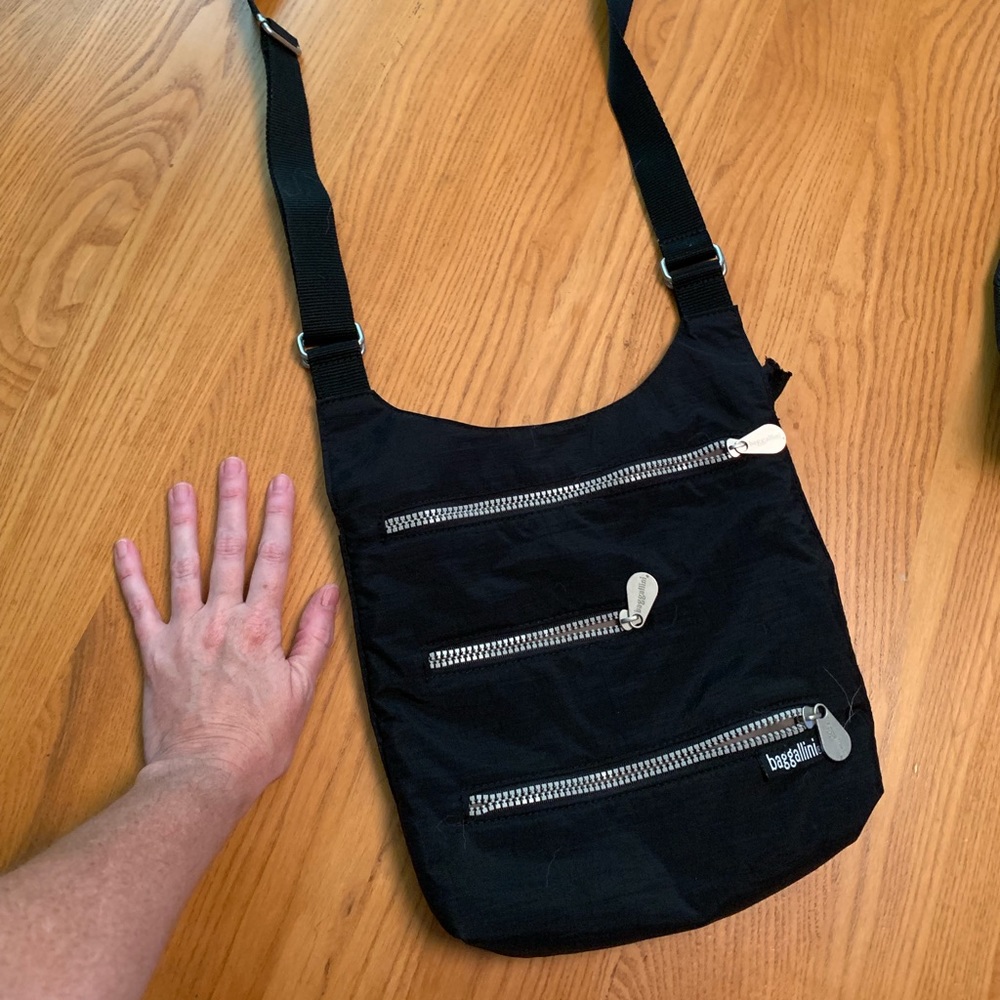 Baggallini black crossbody bag